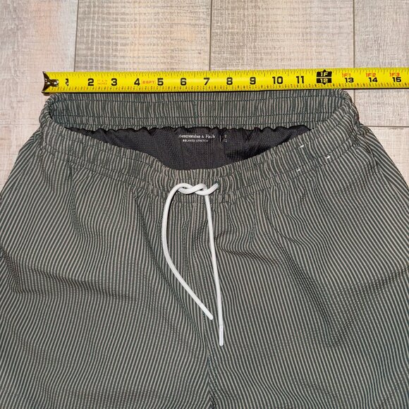 Abercrombie & Fitch Green Swimsuit Stretch Men's Medium - Picture 2 of 3